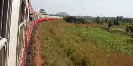 La locomotora ha d’arrossegar una llarga filera de vagons fins a Ngaoundéré
